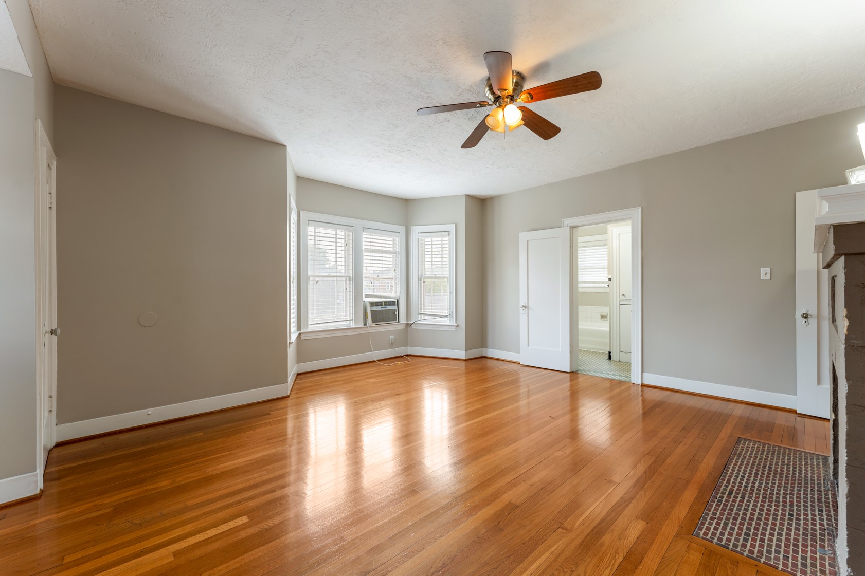 2624 Arbor Street Houston, TX 77004 - Photo 19 of 26 a view of empty room with wooden floor and fan