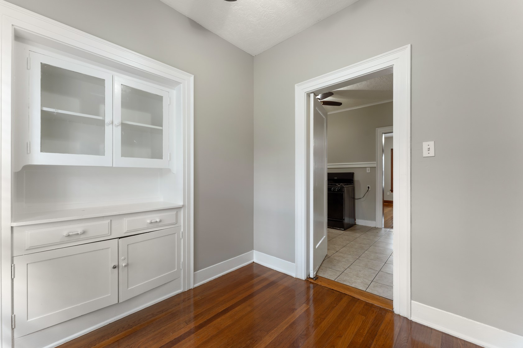 2624 Arbor Street Houston, TX 77004 - Photo 21 of 26 a view of empty room with wooden floor and fan