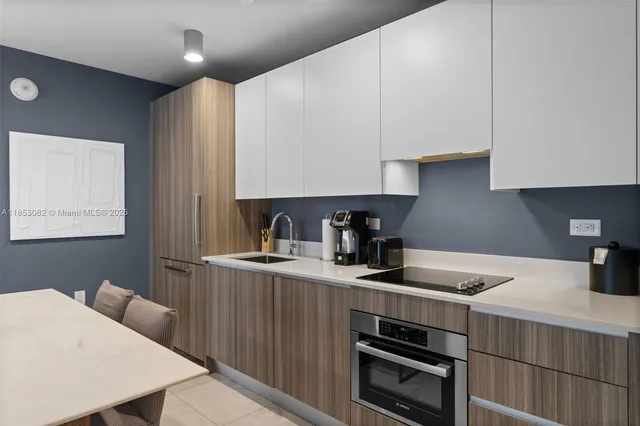 a view of empty room with windows