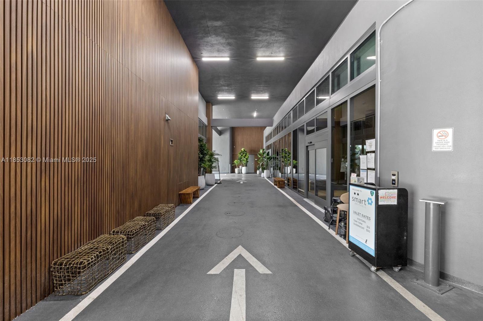239 Southwest 9th Street, Unit 2303 Miami, FL 33130 - Photo 74 of 75 a view of a hallway with the entryway