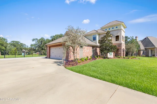$765,000 | 1058 Angelwood Circle, Breaux Bridge, LA 70517