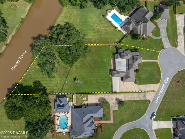 $765,000 | 1058 Angelwood Circle, Breaux Bridge, LA 70517