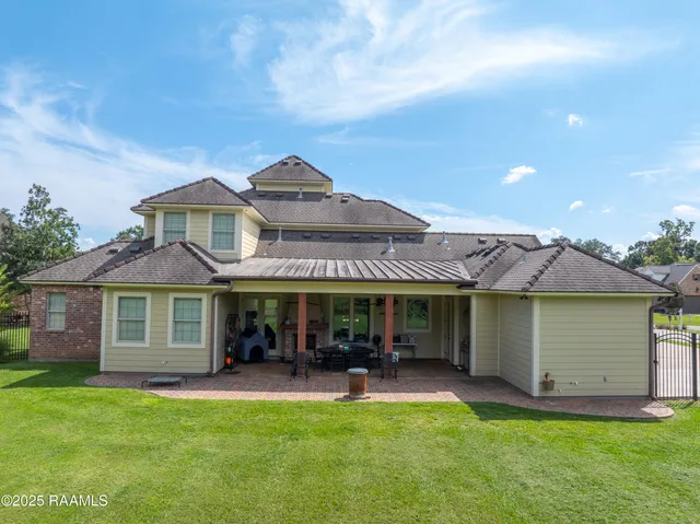 $765,000 | 1058 Angelwood Circle, Breaux Bridge, LA 70517