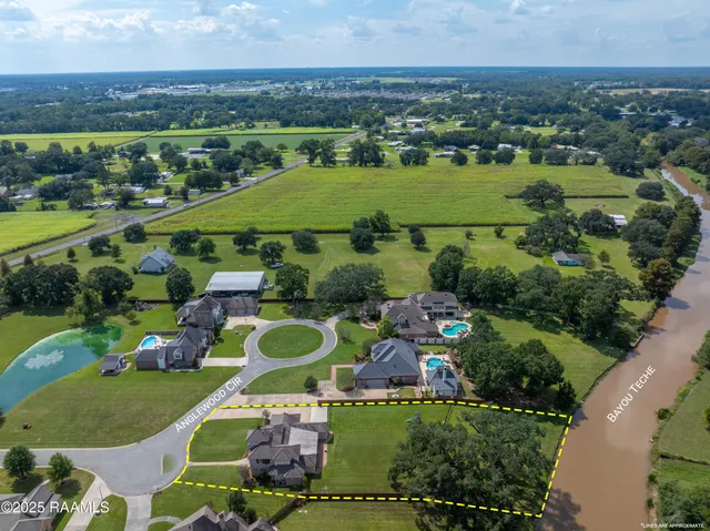 $765,000 | 1058 Angelwood Circle, Breaux Bridge, LA 70517