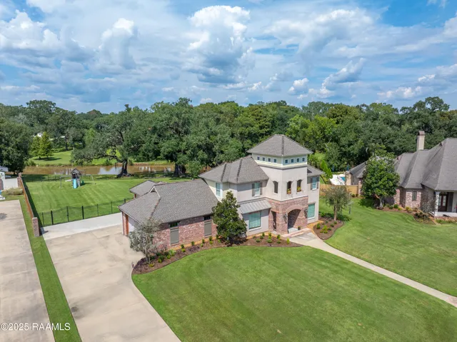 $765,000 | 1058 Angelwood Circle, Breaux Bridge, LA 70517