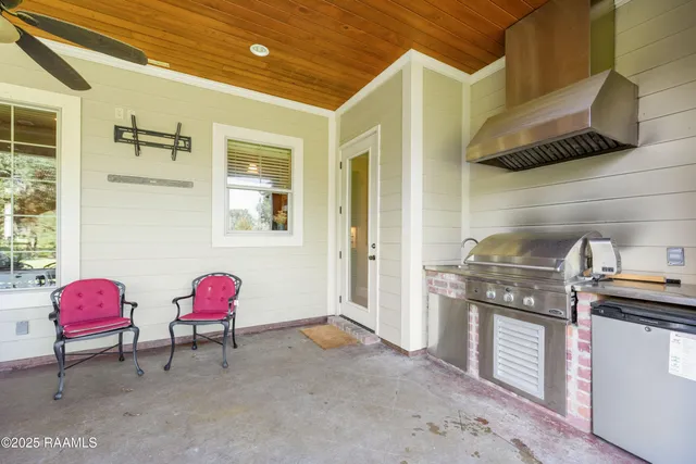 $765,000 | 1058 Angelwood Circle, Breaux Bridge, LA 70517