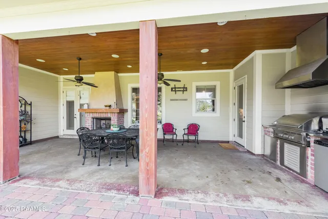 $765,000 | 1058 Angelwood Circle, Breaux Bridge, LA 70517