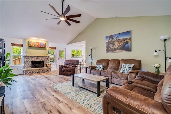 $2,595 | 11322 Bristle Oak Trail, Austin, TX 78750