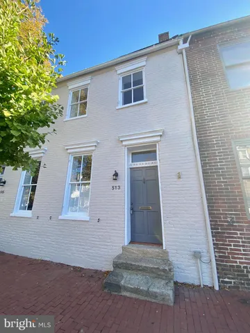 $2,400 | 513 Caroline Street, Fredericksburg, VA 22401