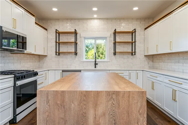 $569,900 | 66 Parma Center Road, Parma, NY 14468