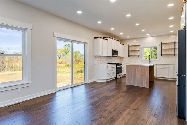 $569,900 | 66 Parma Center Road, Parma, NY 14468