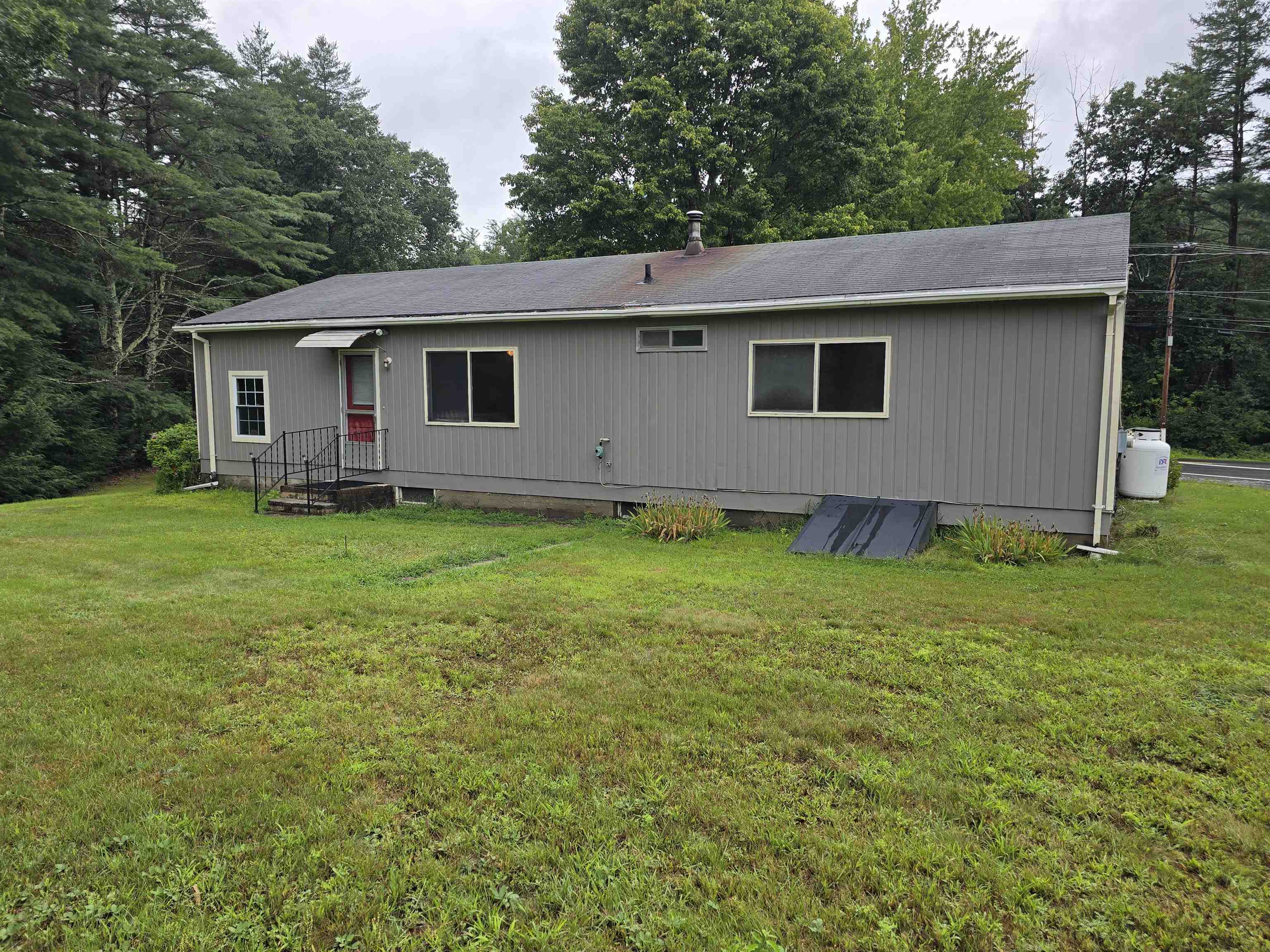 98 Chester Road Raymond, NH 03077 - Photo 8 of 34 Gallery Image 8