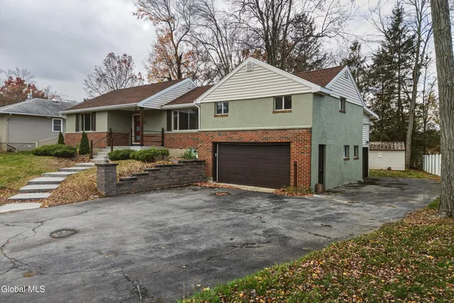 $339,900 | 1005 Brunswick Place, Rotterdam, NY 12303