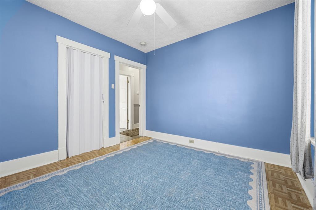 144 Davis Avenue McKees Rocks, PA 15136 - Photo 44 of 50 an empty room with windows