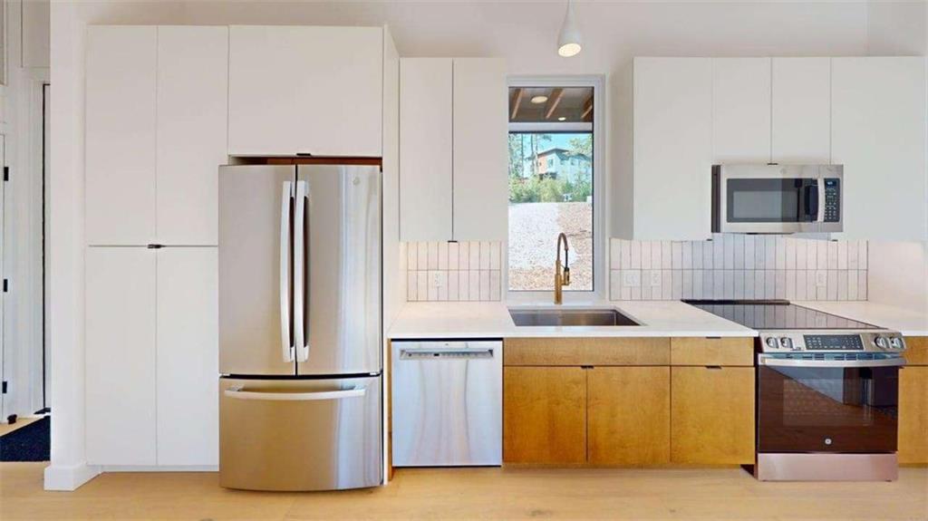 525 Brannon Ridge Young Harris, GA 30582 - Photo 4 of 12 a kitchen with a stove and a refrigerator