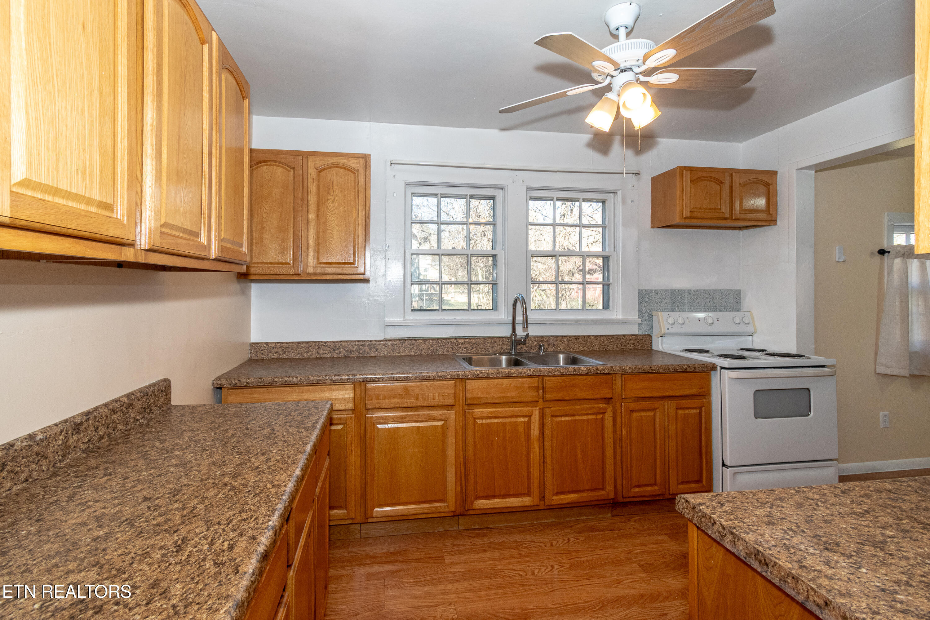 508 South Ruth Street Maryville, TN 37803 - Photo 11 of 34 DSC_4786