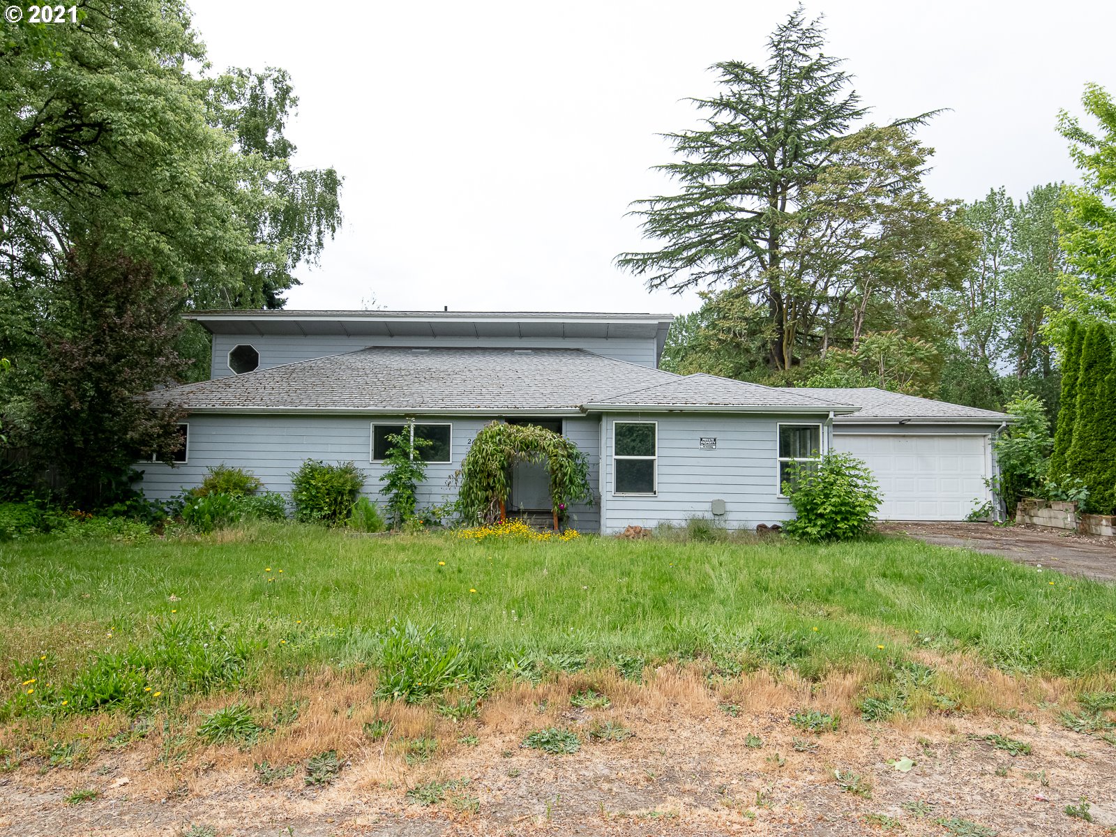 267 Northeast South Shore Road Portland, OR 97211 - Photo 2 of 26 Gallery Image 2
