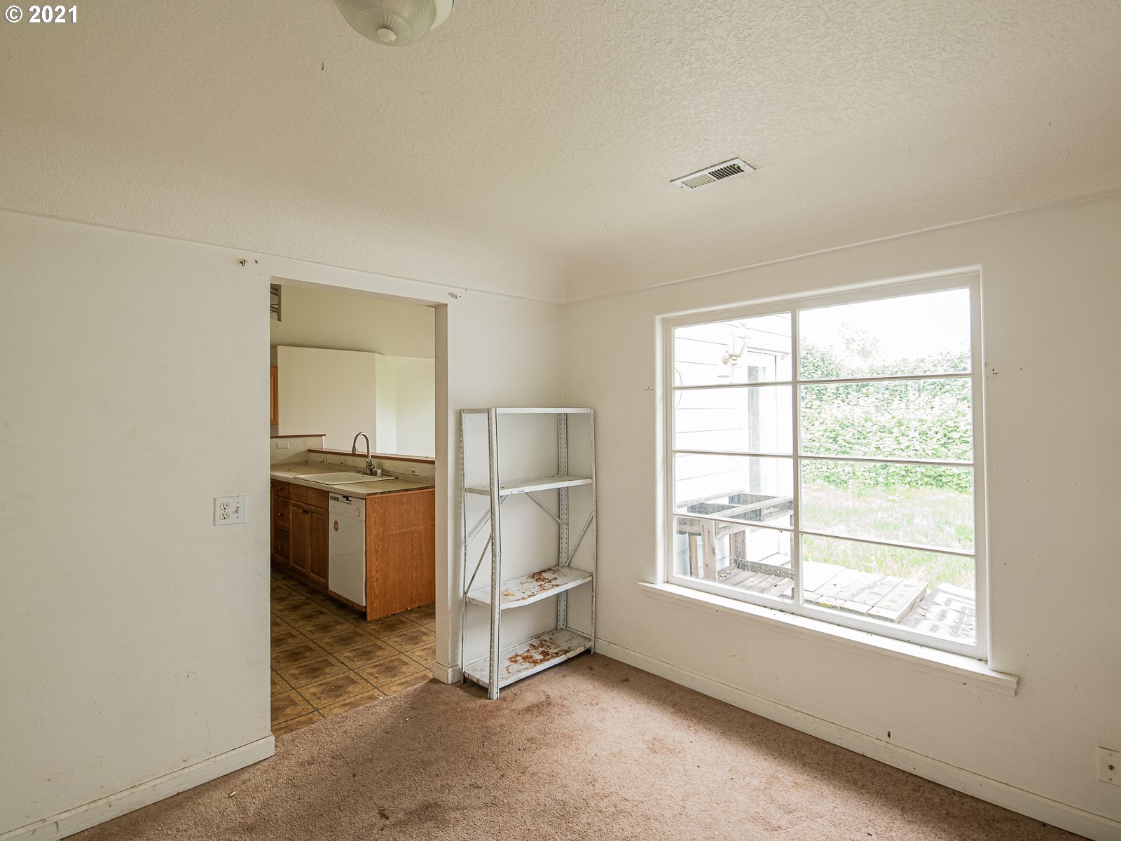 267 Northeast South Shore Road Portland, OR 97211 - Photo 11 of 26 Gallery Image 11