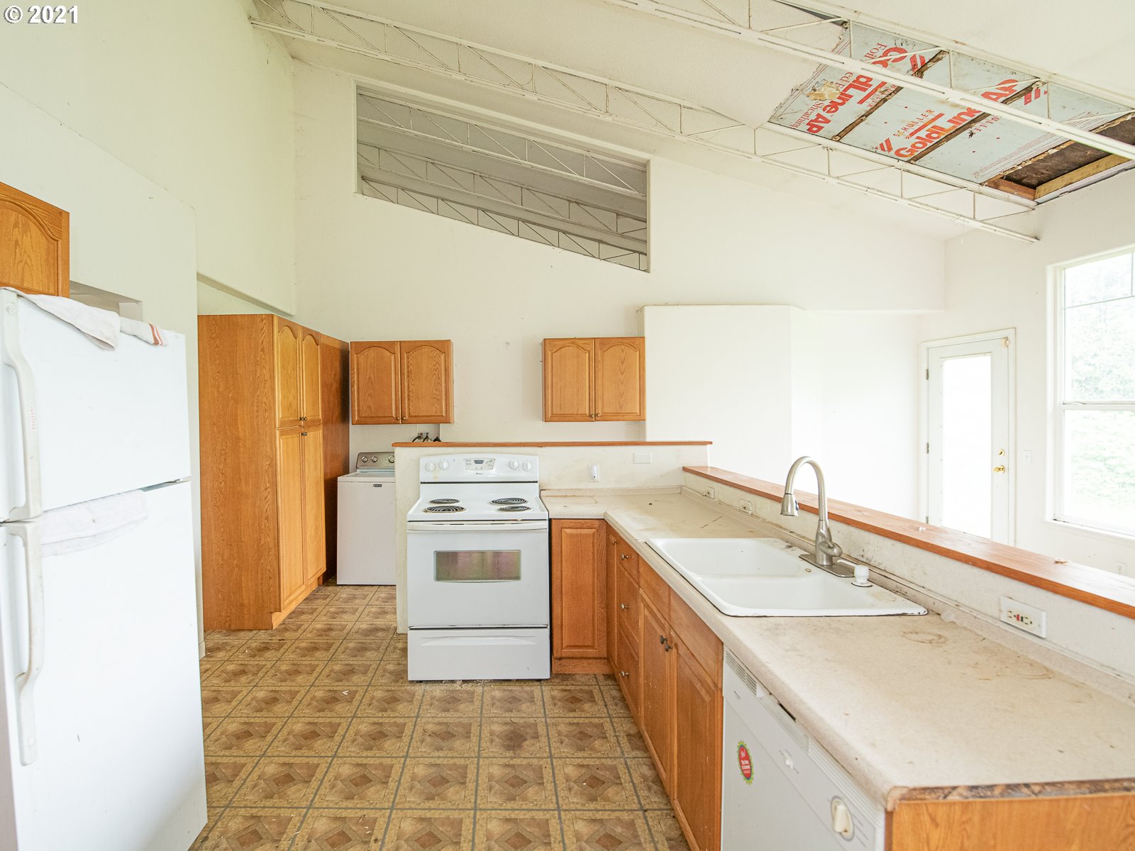 267 Northeast South Shore Road Portland, OR 97211 - Photo 12 of 26 Gallery Image 12