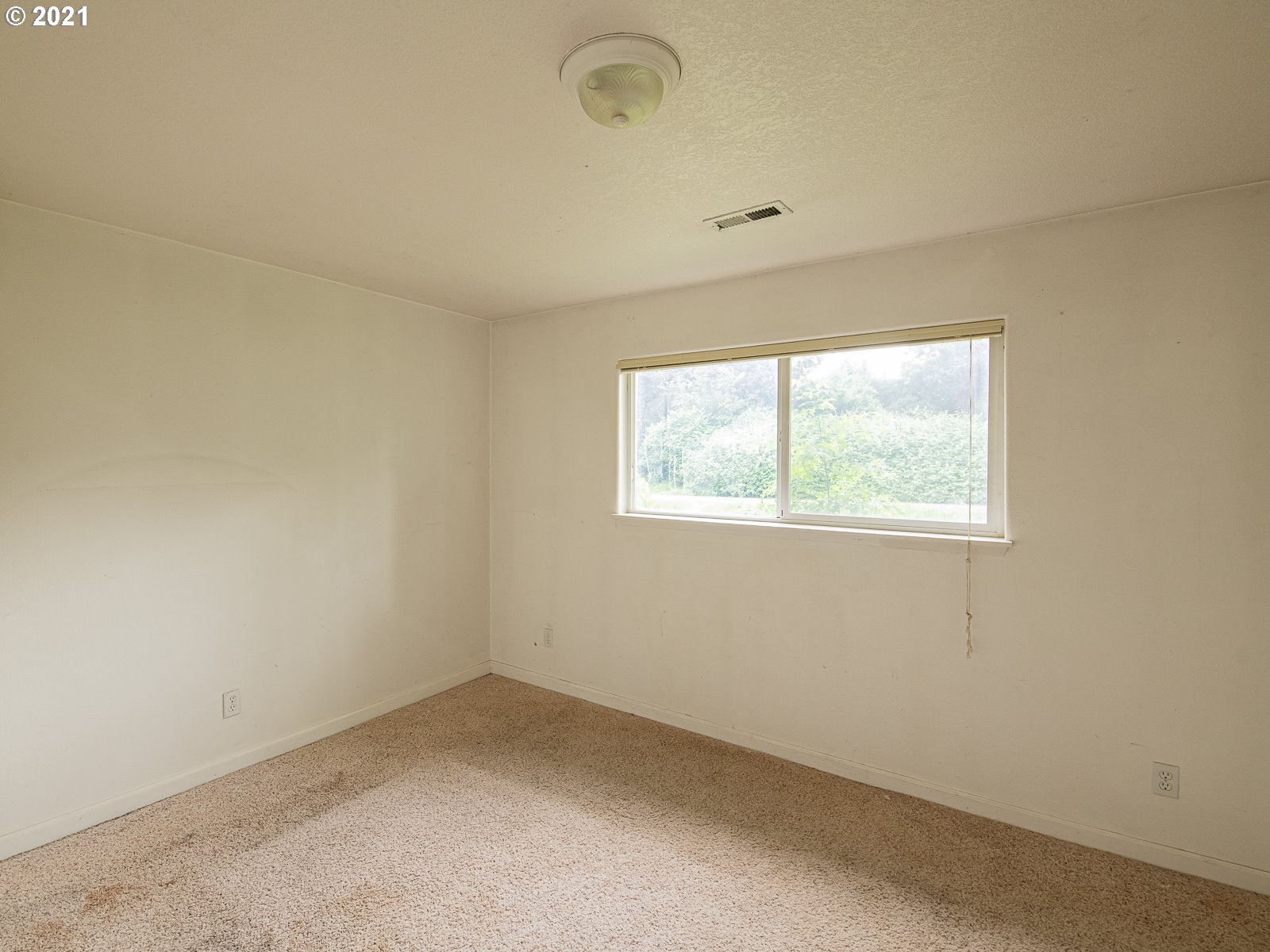 267 Northeast South Shore Road Portland, OR 97211 - Photo 14 of 26 Gallery Image 14