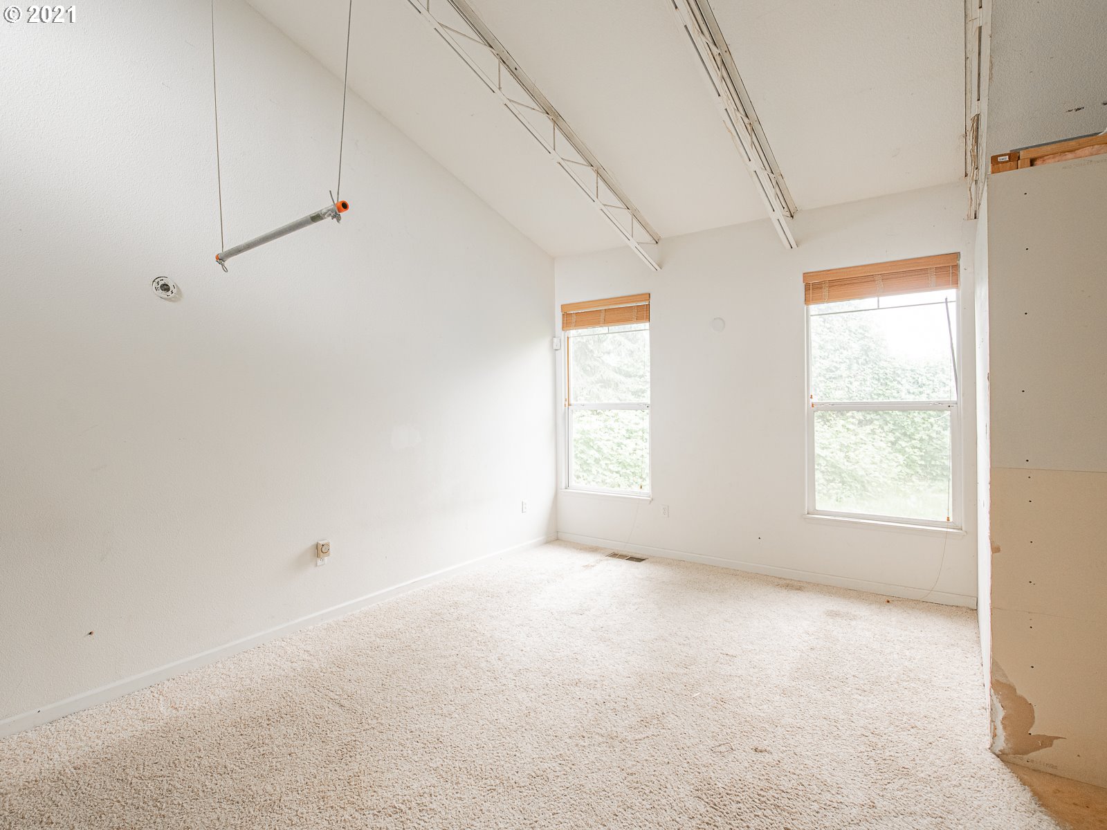 267 Northeast South Shore Road Portland, OR 97211 - Photo 15 of 26 Gallery Image 15