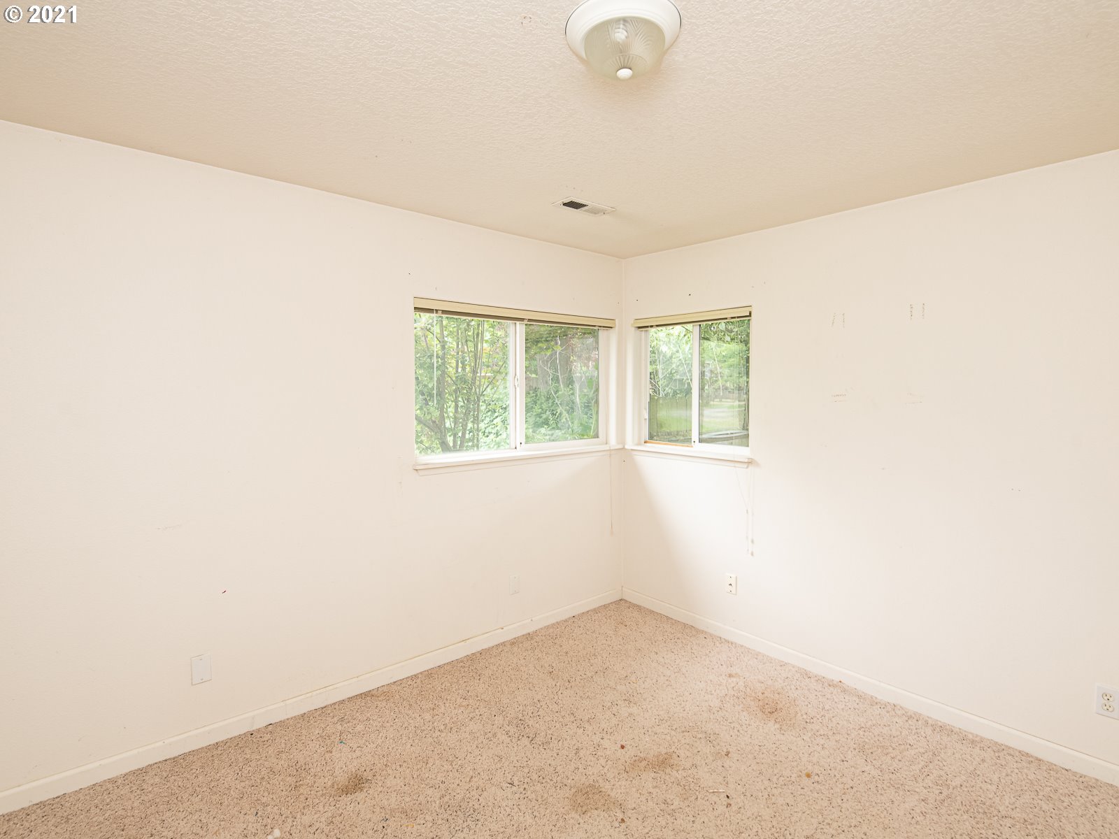 267 Northeast South Shore Road Portland, OR 97211 - Photo 16 of 26 Gallery Image 16