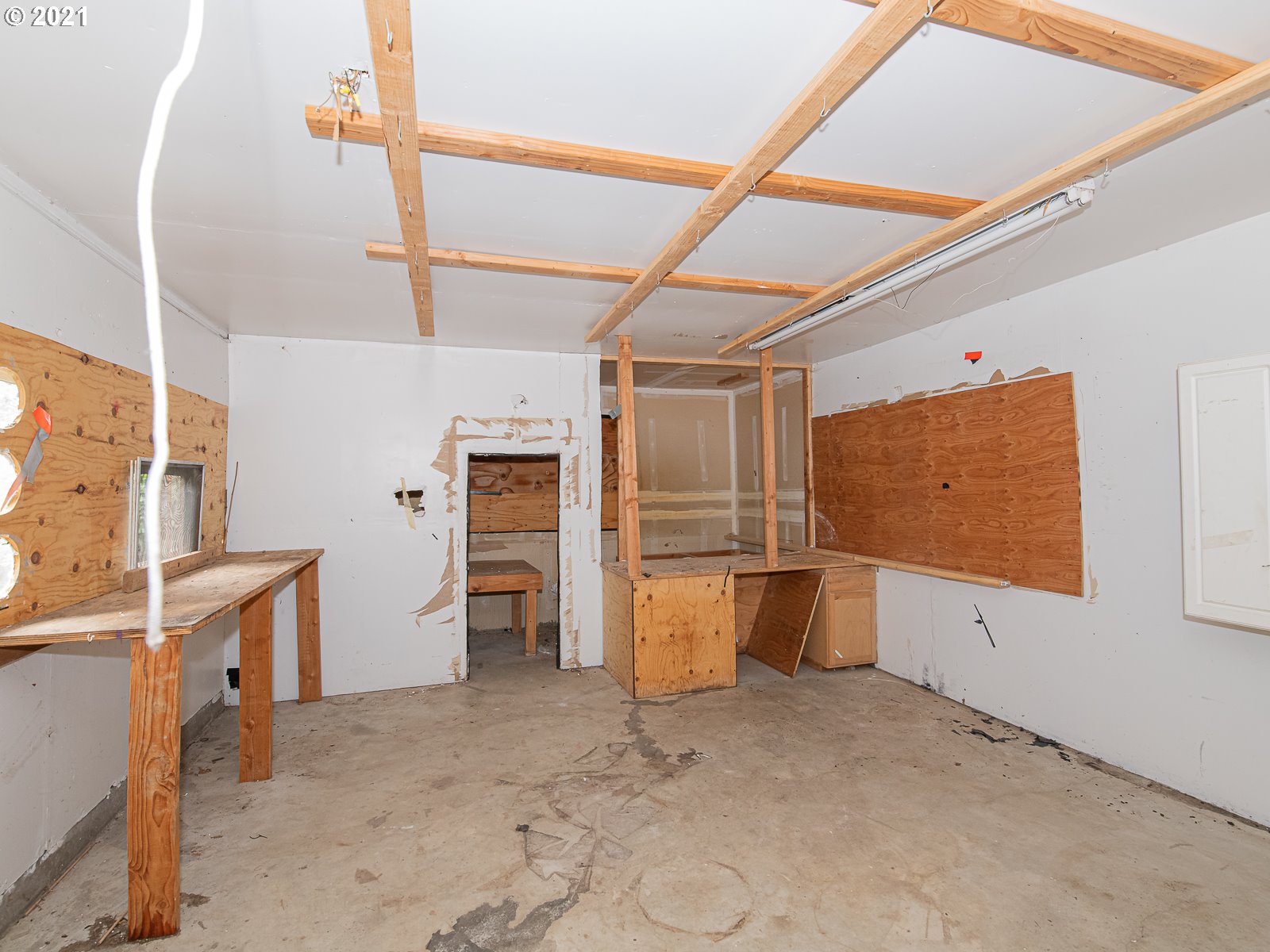 267 Northeast South Shore Road Portland, OR 97211 - Photo 19 of 26 Gallery Image 19
