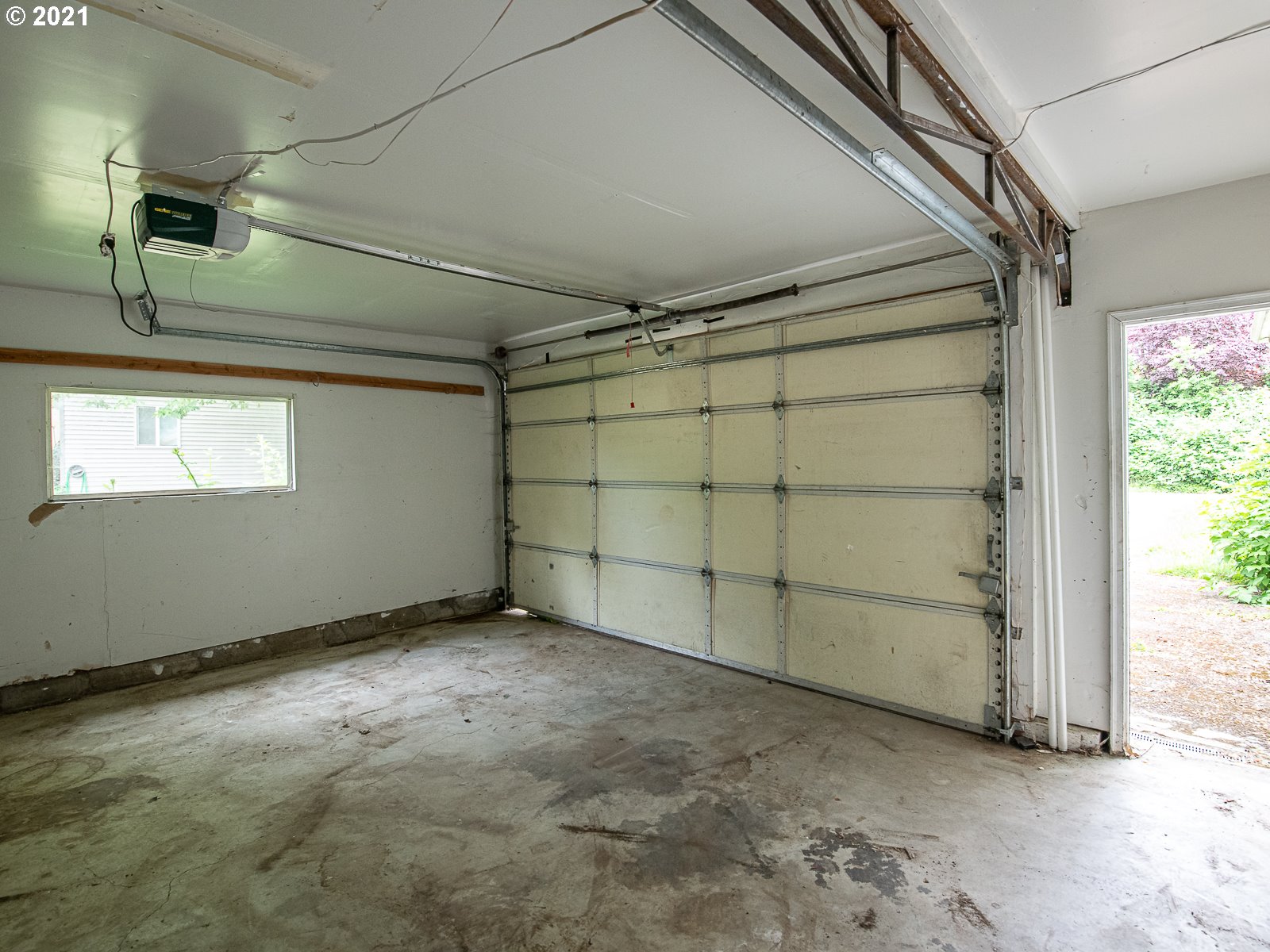 267 Northeast South Shore Road Portland, OR 97211 - Photo 20 of 26 Gallery Image 20