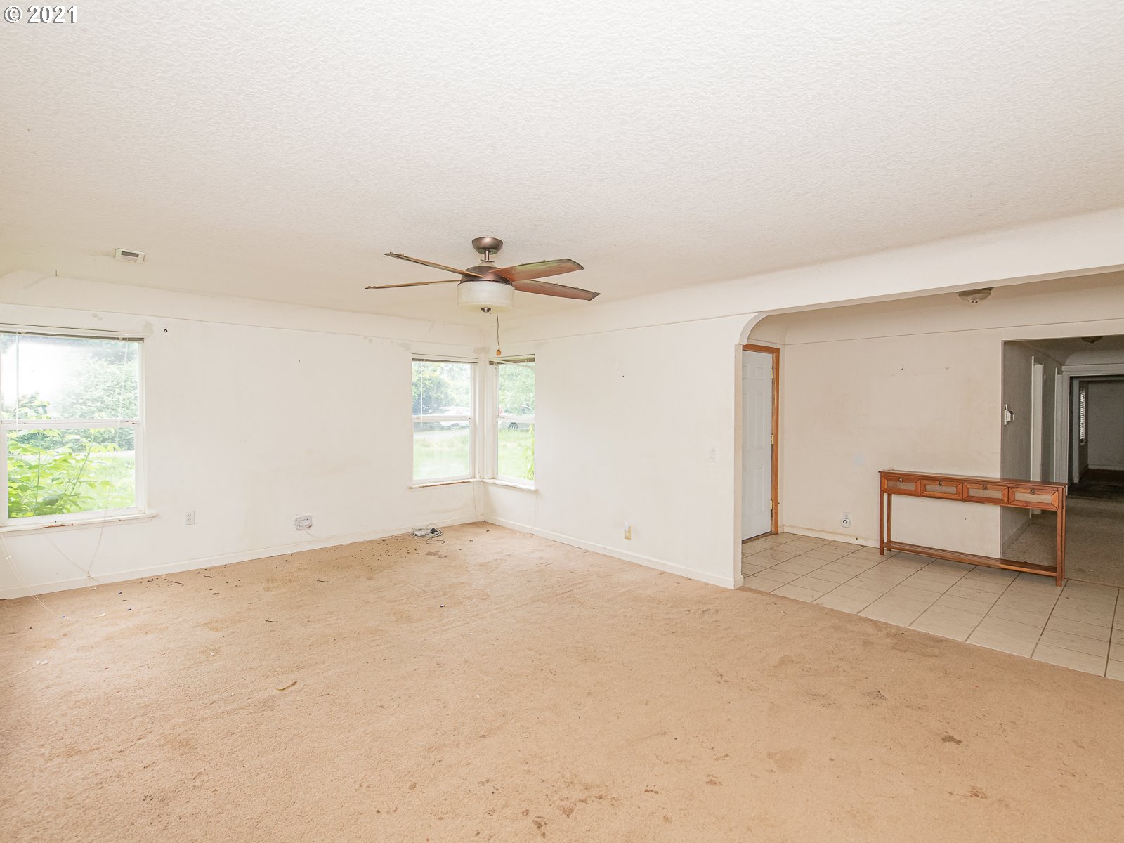 267 Northeast South Shore Road Portland, OR 97211 - Photo 5 of 26 Gallery Image 5