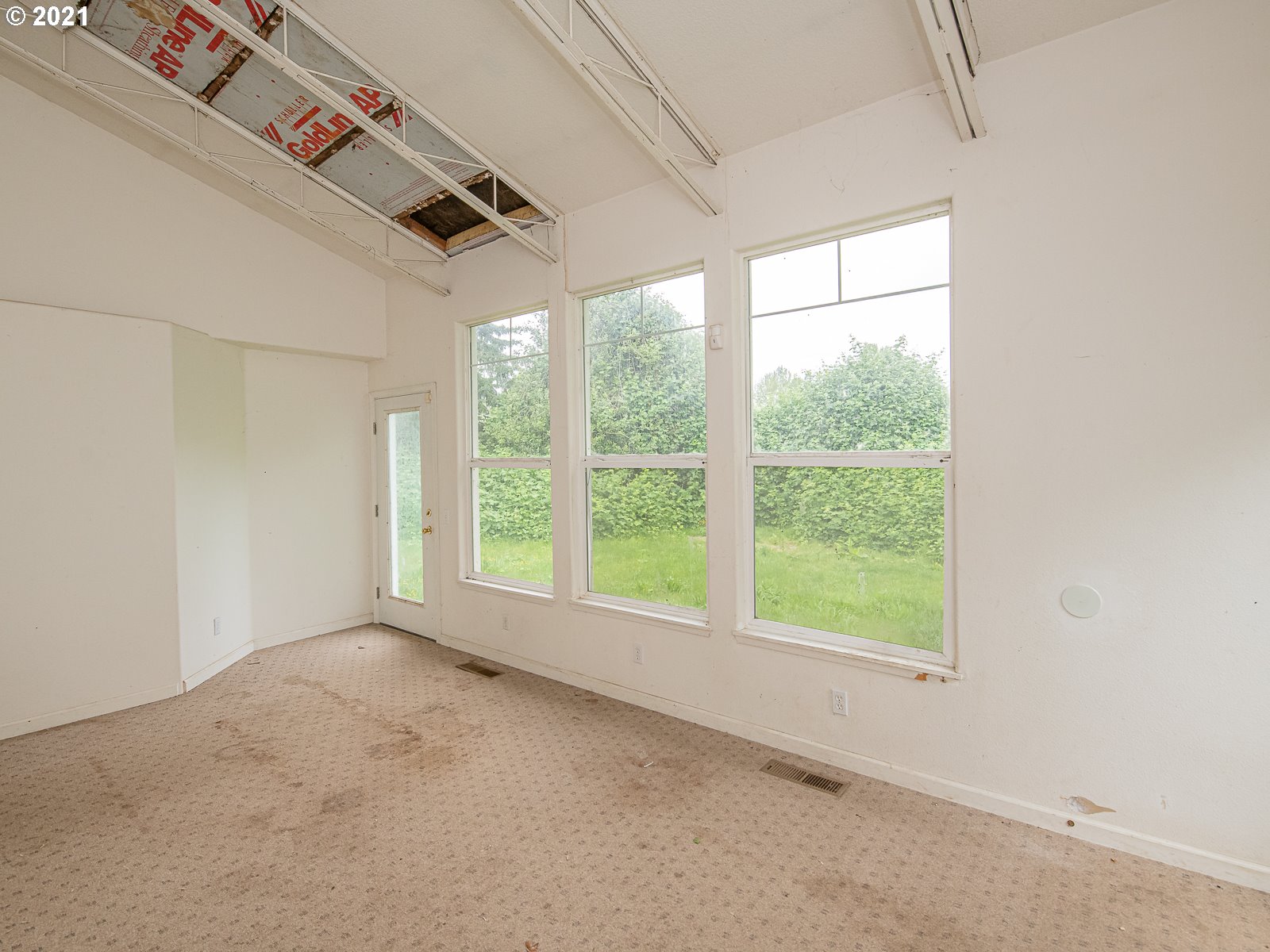 267 Northeast South Shore Road Portland, OR 97211 - Photo 6 of 26 Gallery Image 6