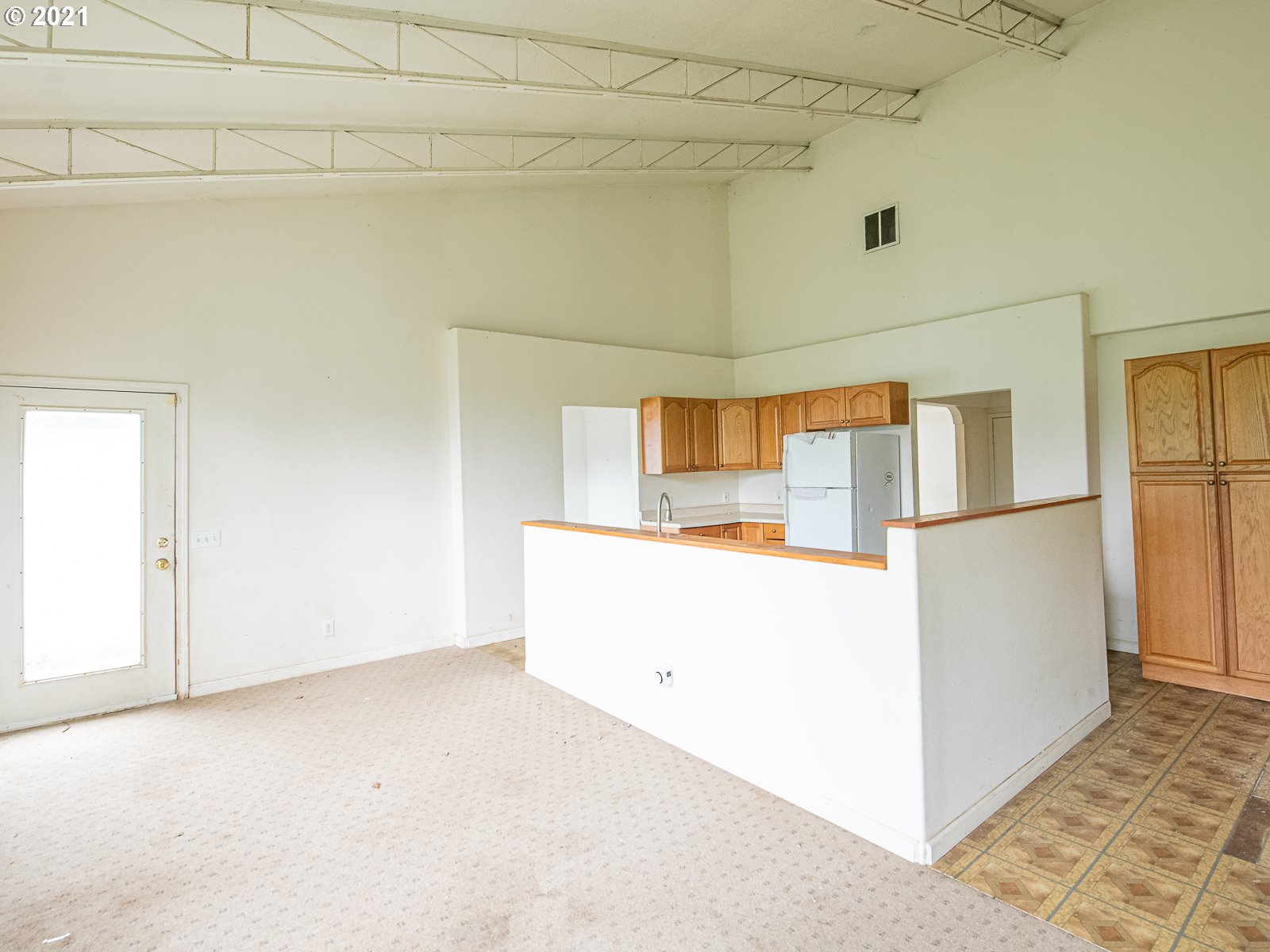 267 Northeast South Shore Road Portland, OR 97211 - Photo 7 of 26 Gallery Image 7