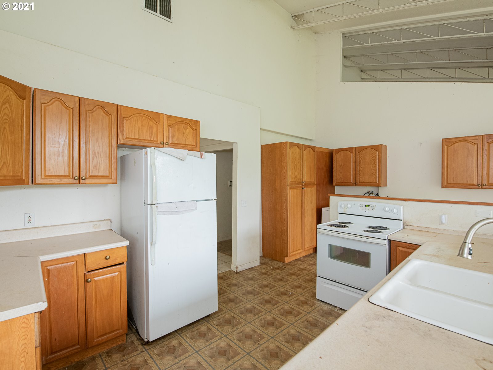 267 Northeast South Shore Road Portland, OR 97211 - Photo 10 of 26 Gallery Image 10