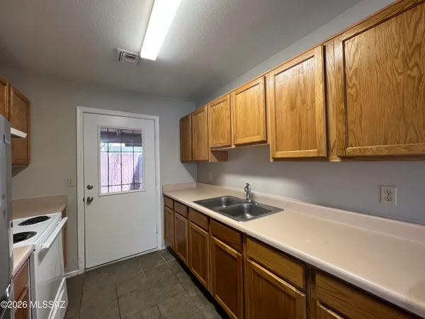$1,250 | 2819 North Castro Avenue, Unit 1, Tucson, AZ 85705