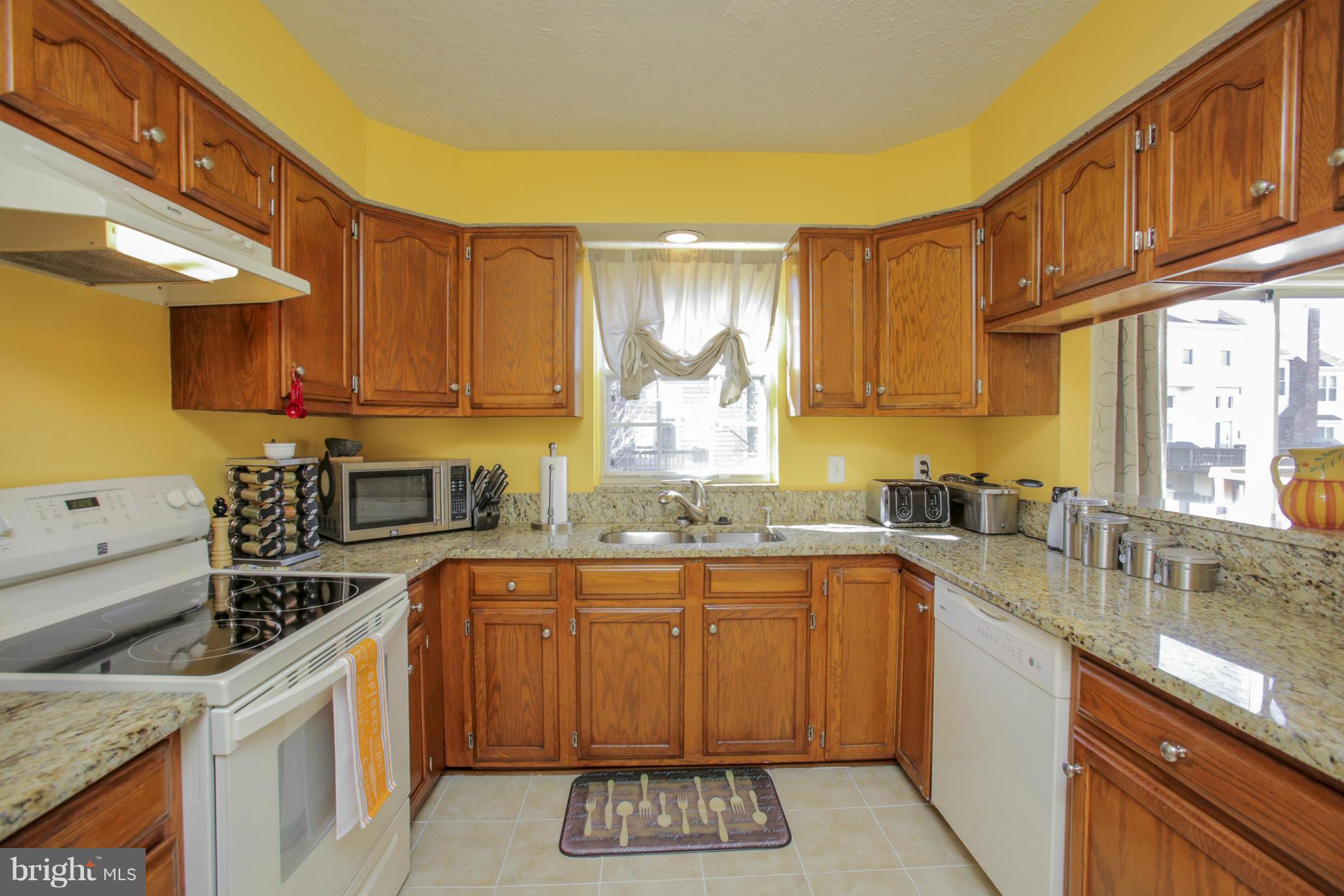 14073 Winding Ridge Lane Centreville, VA 20121 - Photo 12 of 29 Kitchen - new stove, ceramic tiles, Granite