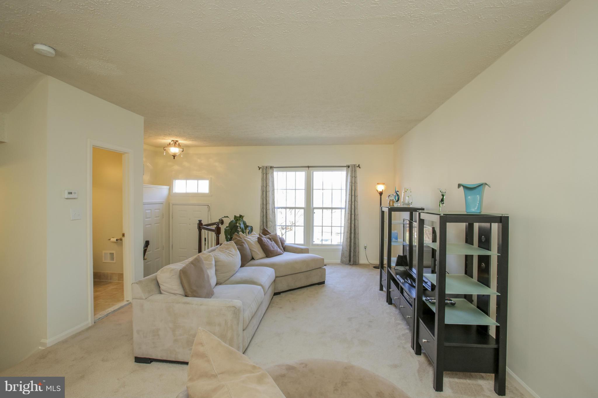 14073 Winding Ridge Lane Centreville, VA 20121 - Photo 6 of 29 Living Room