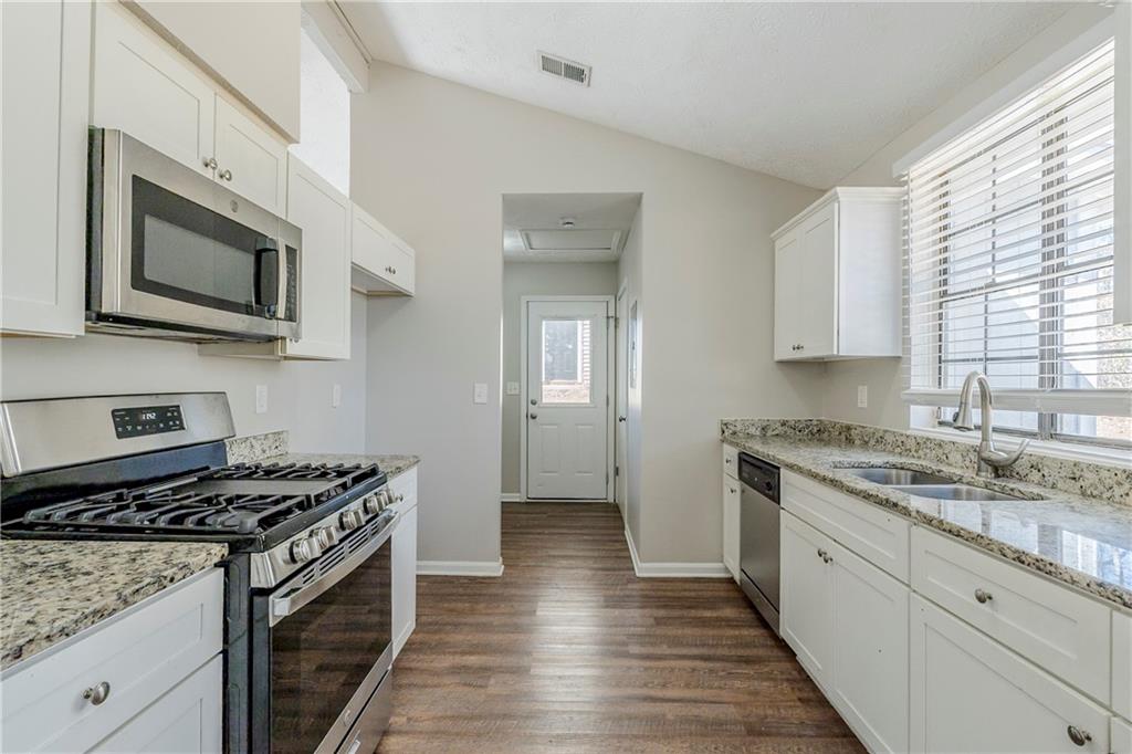 2419 Leslie Brook Drive Decatur, GA 30035 - Photo 8 of 25