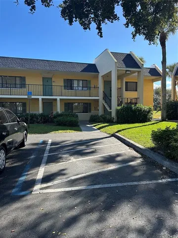 $1,950 | 720 Meadows Circle, Unit 720, Boynton Beach, FL 33436