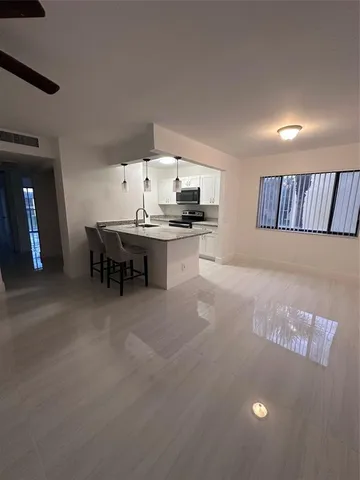 $1,950 | 720 Meadows Circle, Unit 720, Boynton Beach, FL 33436