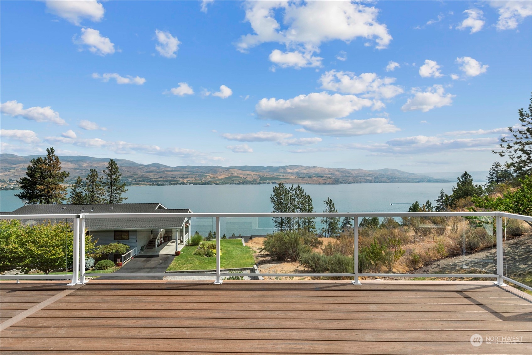 4041 Lakeview Place Chelan, WA 98816 - Photo 16 of 40 Gallery Image 16