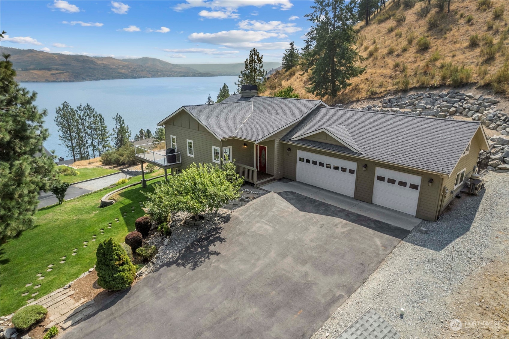 4041 Lakeview Place Chelan, WA 98816 - Photo 2 of 40 Gallery Image 2