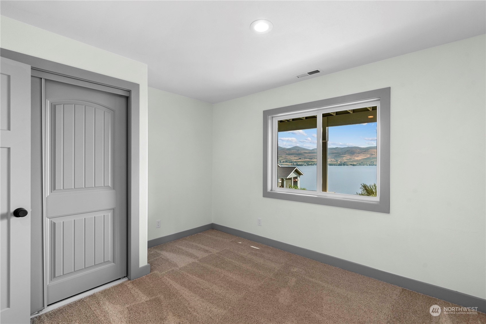 4041 Lakeview Place Chelan, WA 98816 - Photo 30 of 40 Gallery Image 30