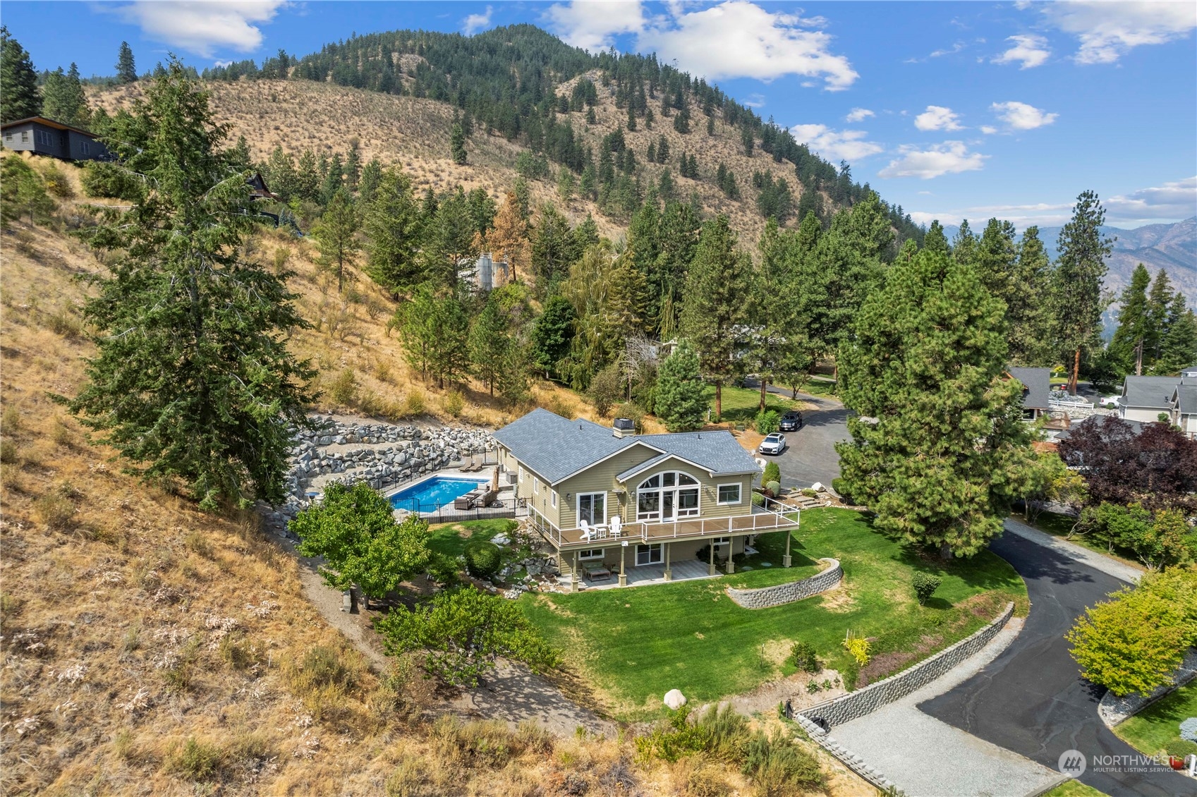 4041 Lakeview Place Chelan, WA 98816 - Photo 3 of 40 Gallery Image 3