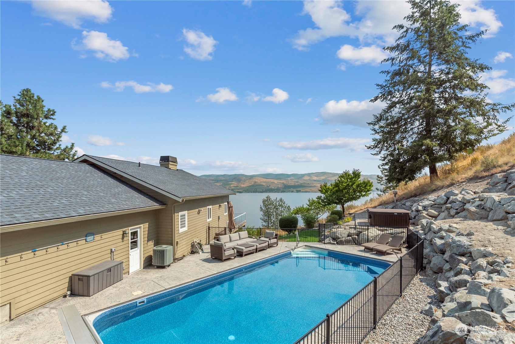 4041 Lakeview Place Chelan, WA 98816 - Photo 35 of 40 Gallery Image 35