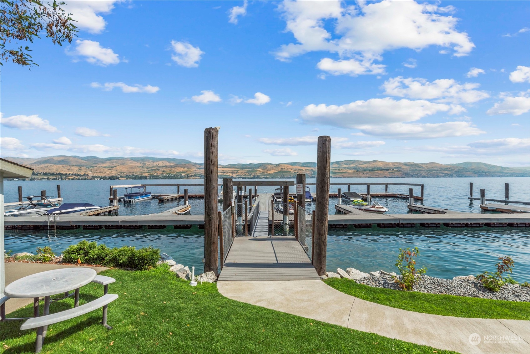 4041 Lakeview Place Chelan, WA 98816 - Photo 38 of 40 Gallery Image 38