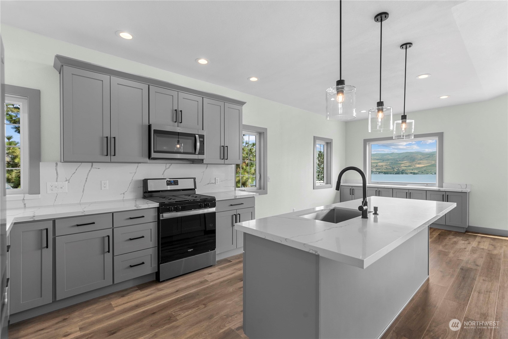 4041 Lakeview Place Chelan, WA 98816 - Photo 9 of 40 Gallery Image 9