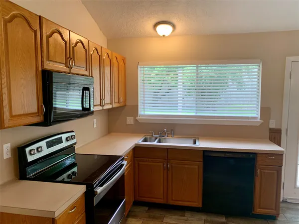 $1,599 | 7739 Bunker Wood Lane, Houston, TX 77086