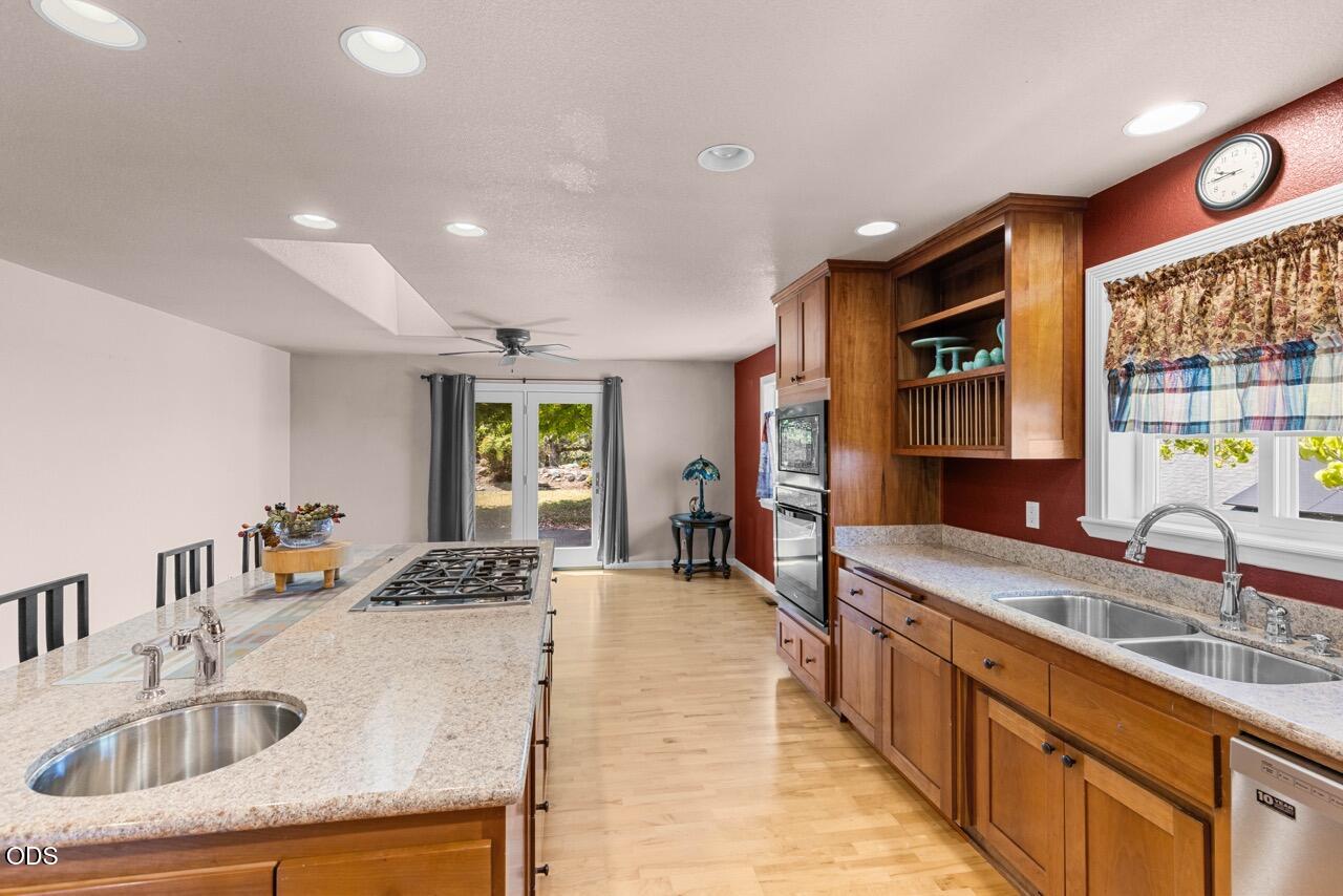 1583 Panoramic Loop Grants Pass, OR 97527 - Photo 27 of 54 Gallery Image 27