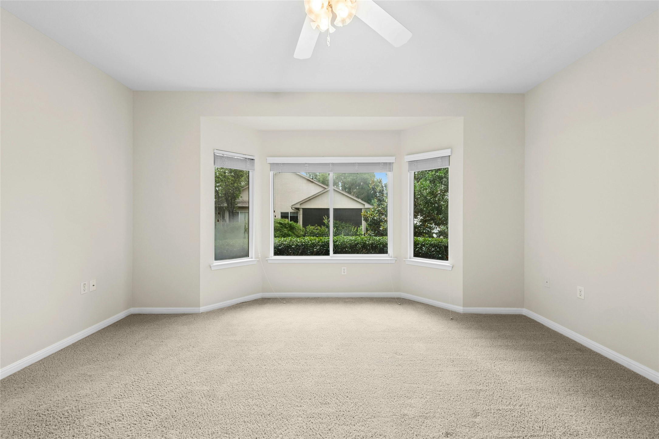 402 Colorado River Road Georgetown, TX 78633 - Photo 13 of 32 Main Bedroom