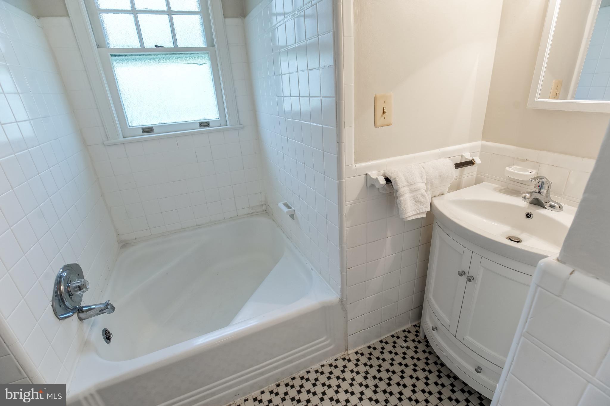 4232 River Road Northwest Washington, DC 20016 - Photo 23 of 46 Full Bathroom