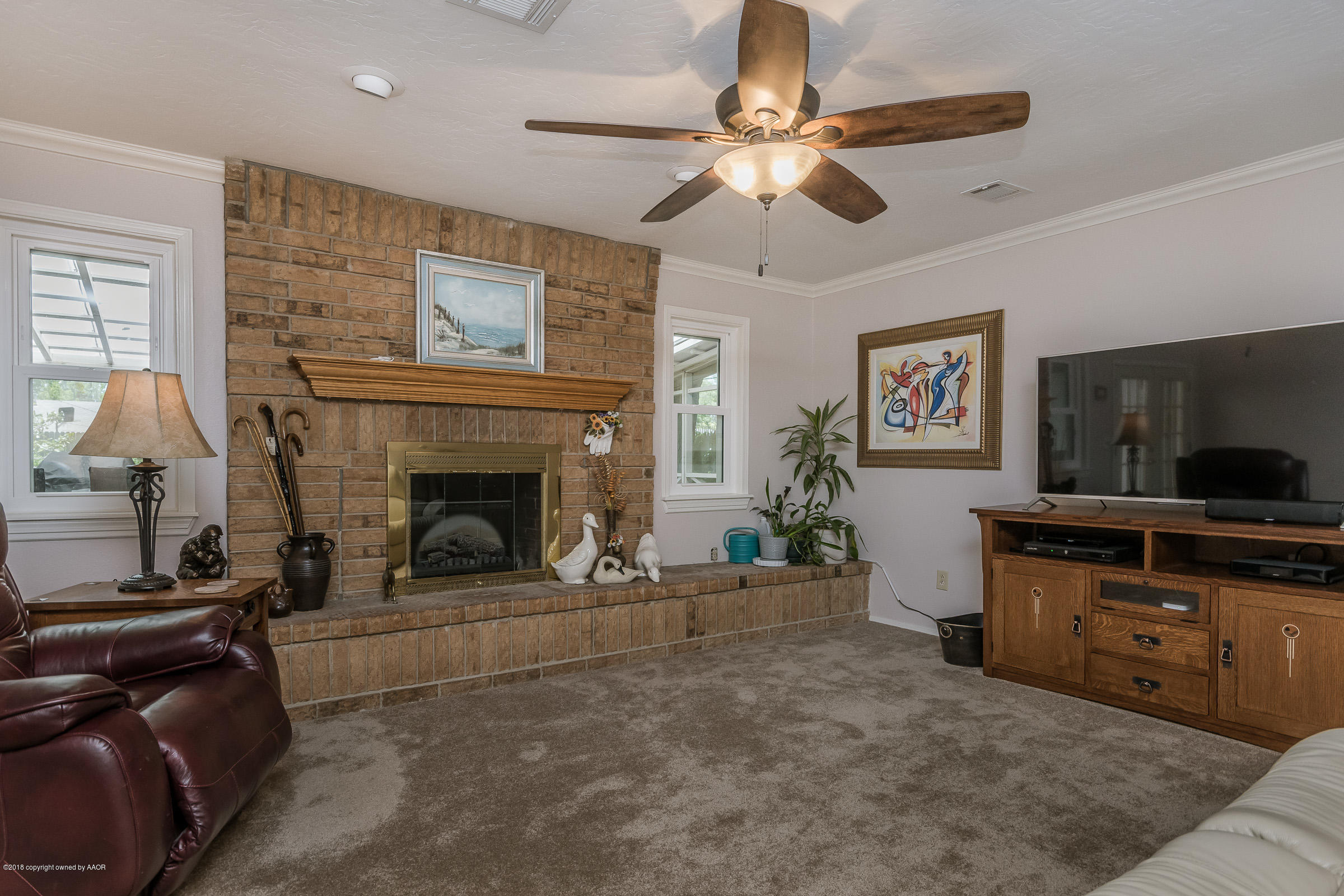 5505 Alvarado Road Amarillo, TX 79106 - Photo 8 of 21 Living Room